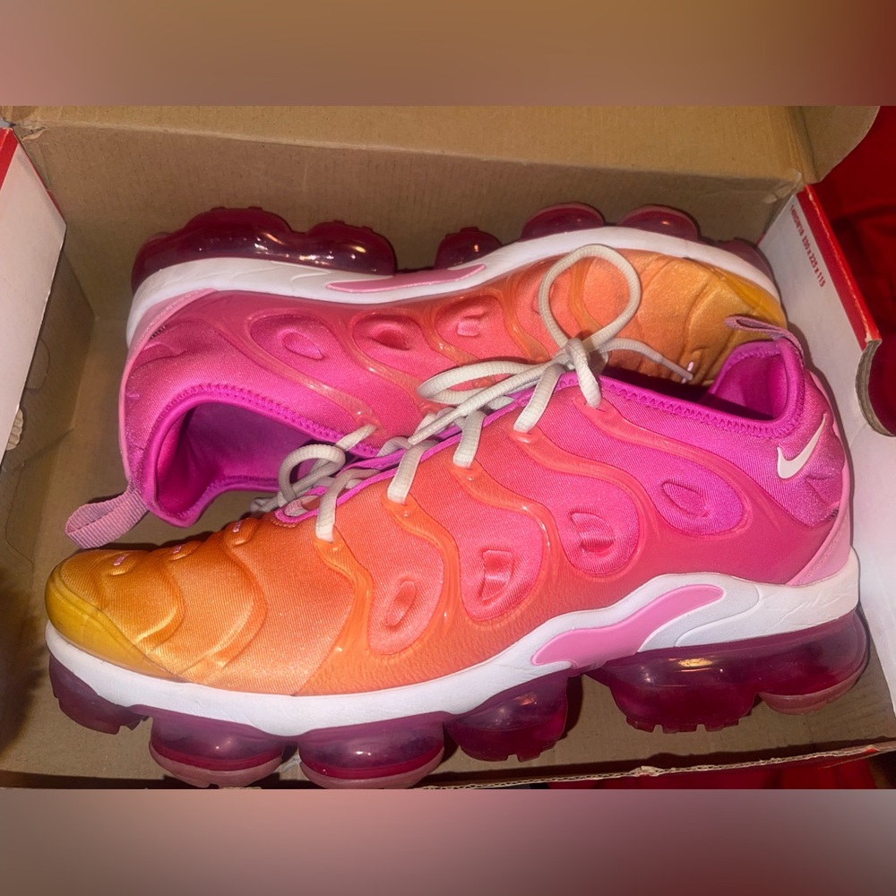 Nike Vapormax Plus “Laser Fuchsia Psychic Pink” Women’s Size 11